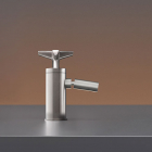 Cea Design Cross CRX 40 single-hole countertop mixer with swivel spout | Edilceram Design